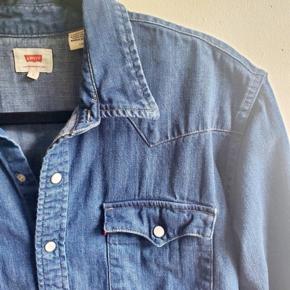 Levi's Denim Shirt - Picture 2 of 4